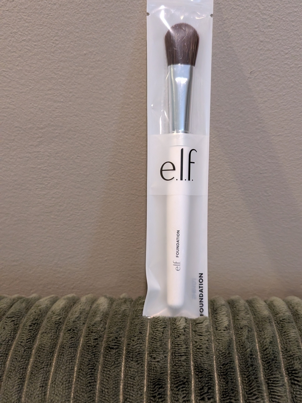 🦋 e.l.f. White Foundation Brush